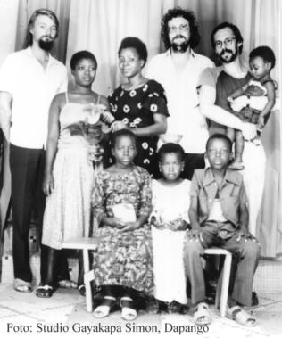 Der Verfasser mit afrikanischen und deutschen Freunden in Dapango